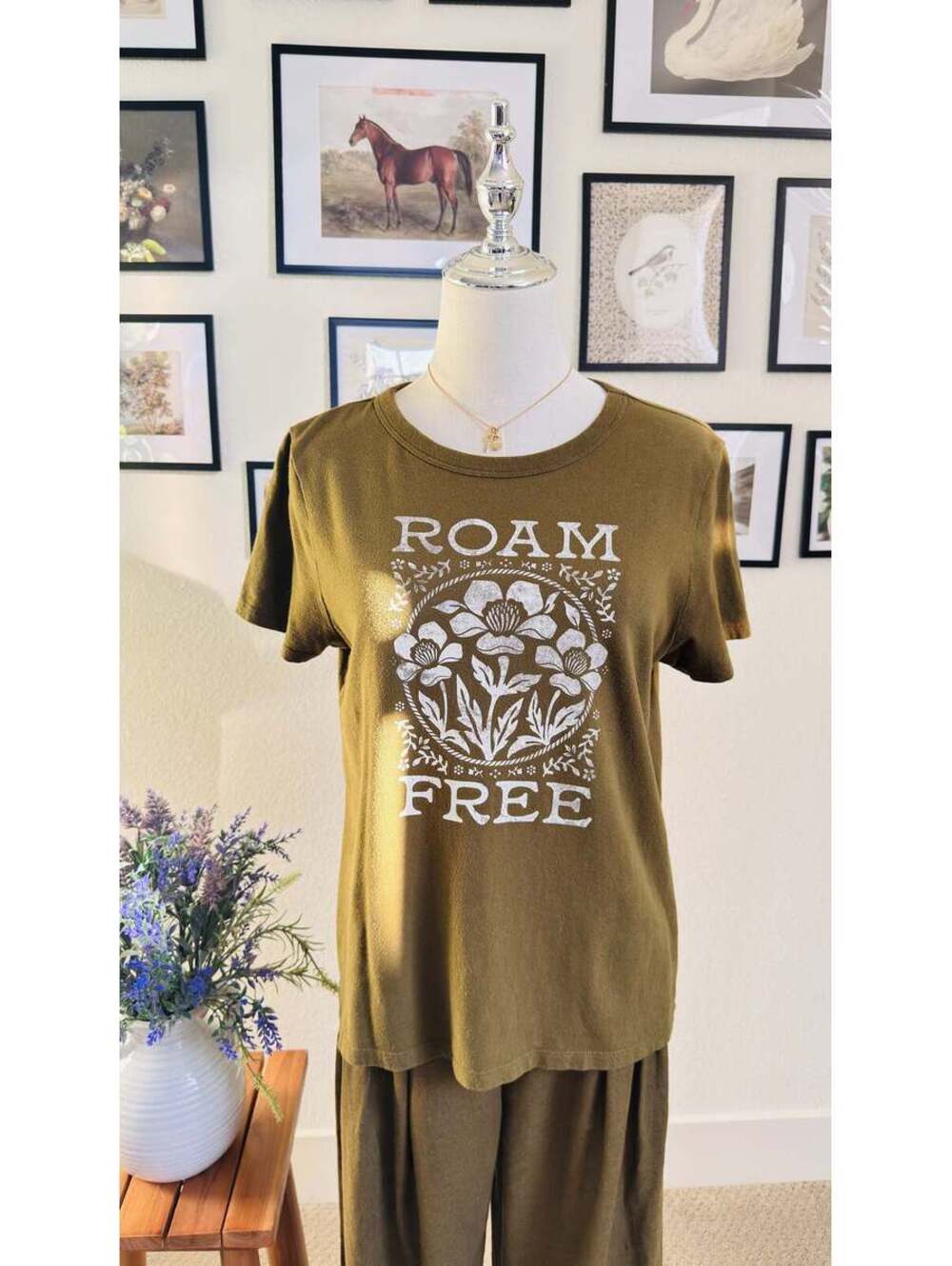 Old Navy Olive Green 'Roam Free' Graphic Tee - Size S Petite - Picture 8 of 9